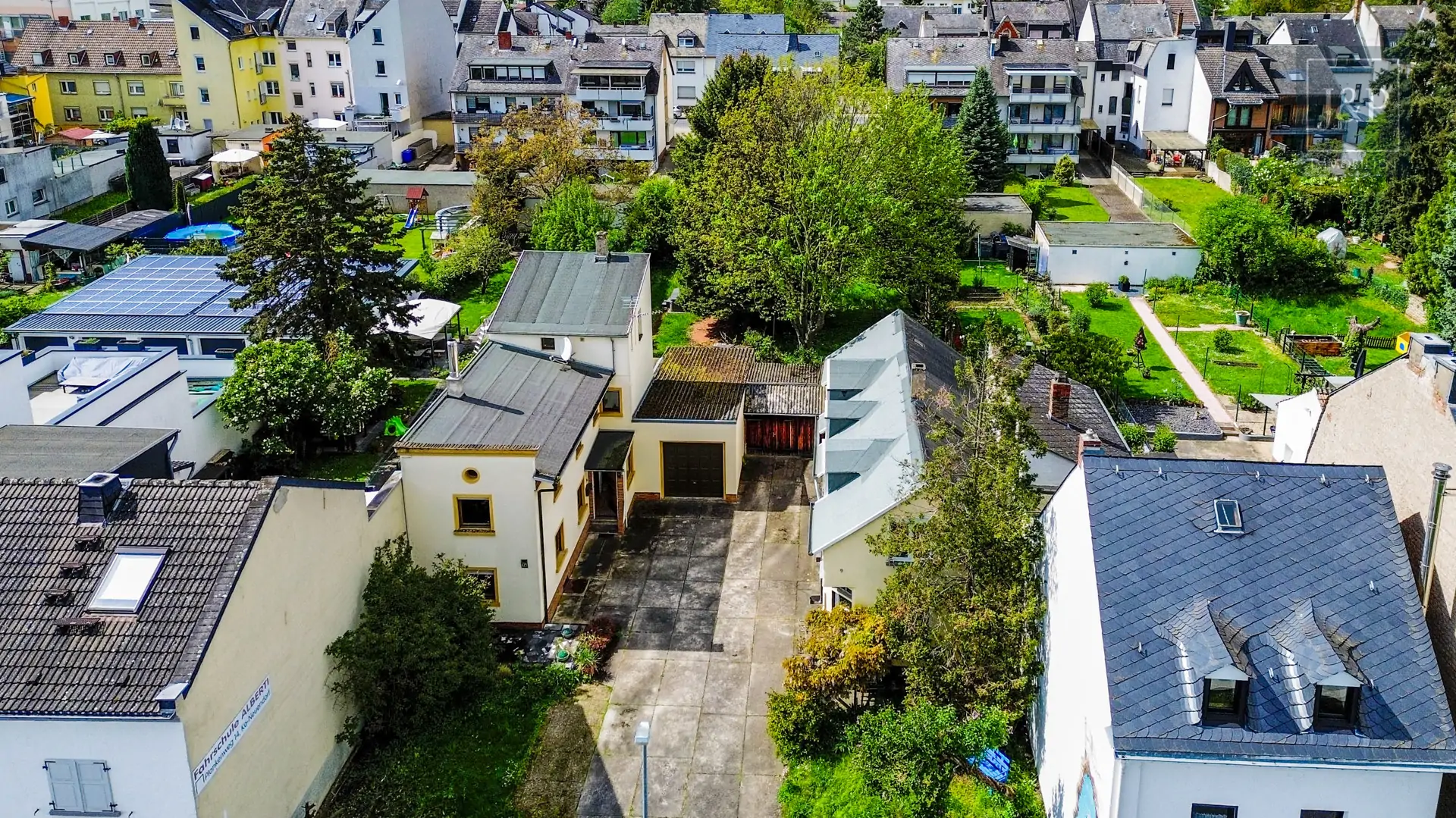 Reserviert! - Schönes Einfamilienhaus mit großem Grundstück und ausgebautem Nebengebäude. - Ruhige & zentrale Lage - Umgebung