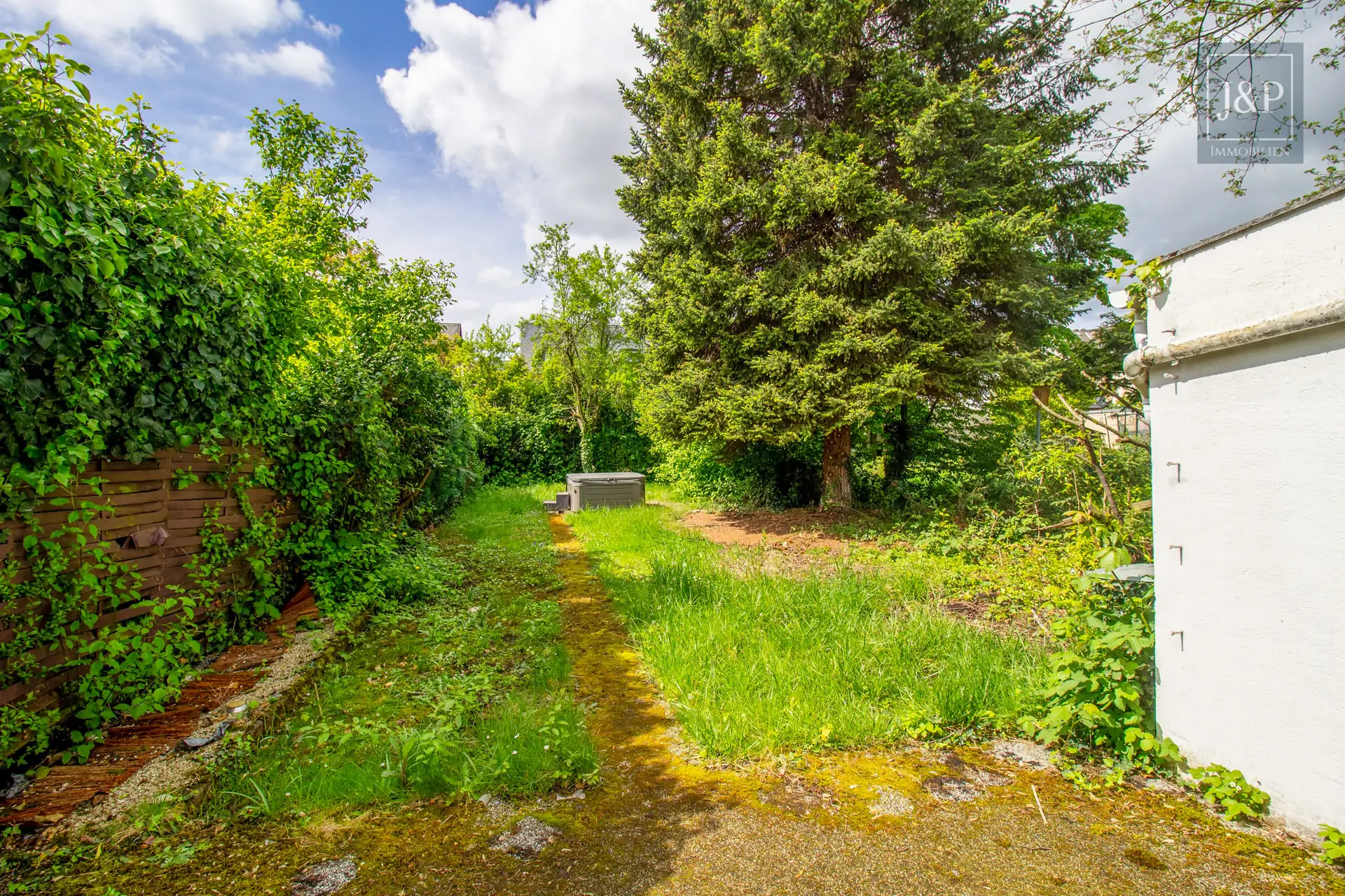 Reserviert! - Schönes Einfamilienhaus mit großem Grundstück und ausgebautem Nebengebäude. - Ruhige & zentrale Lage - Garten 7a