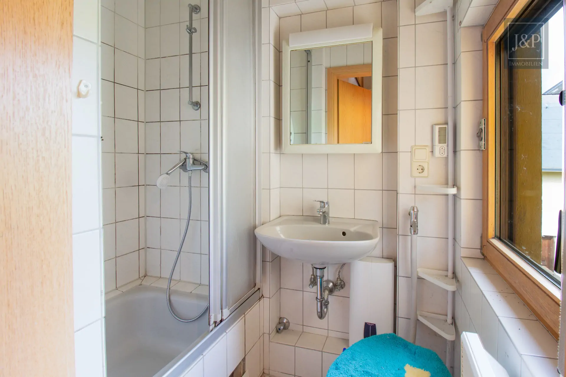 Reserviert! - Schönes Einfamilienhaus mit großem Grundstück und ausgebautem Nebengebäude. - Ruhige & zentrale Lage - Bad OG 7a