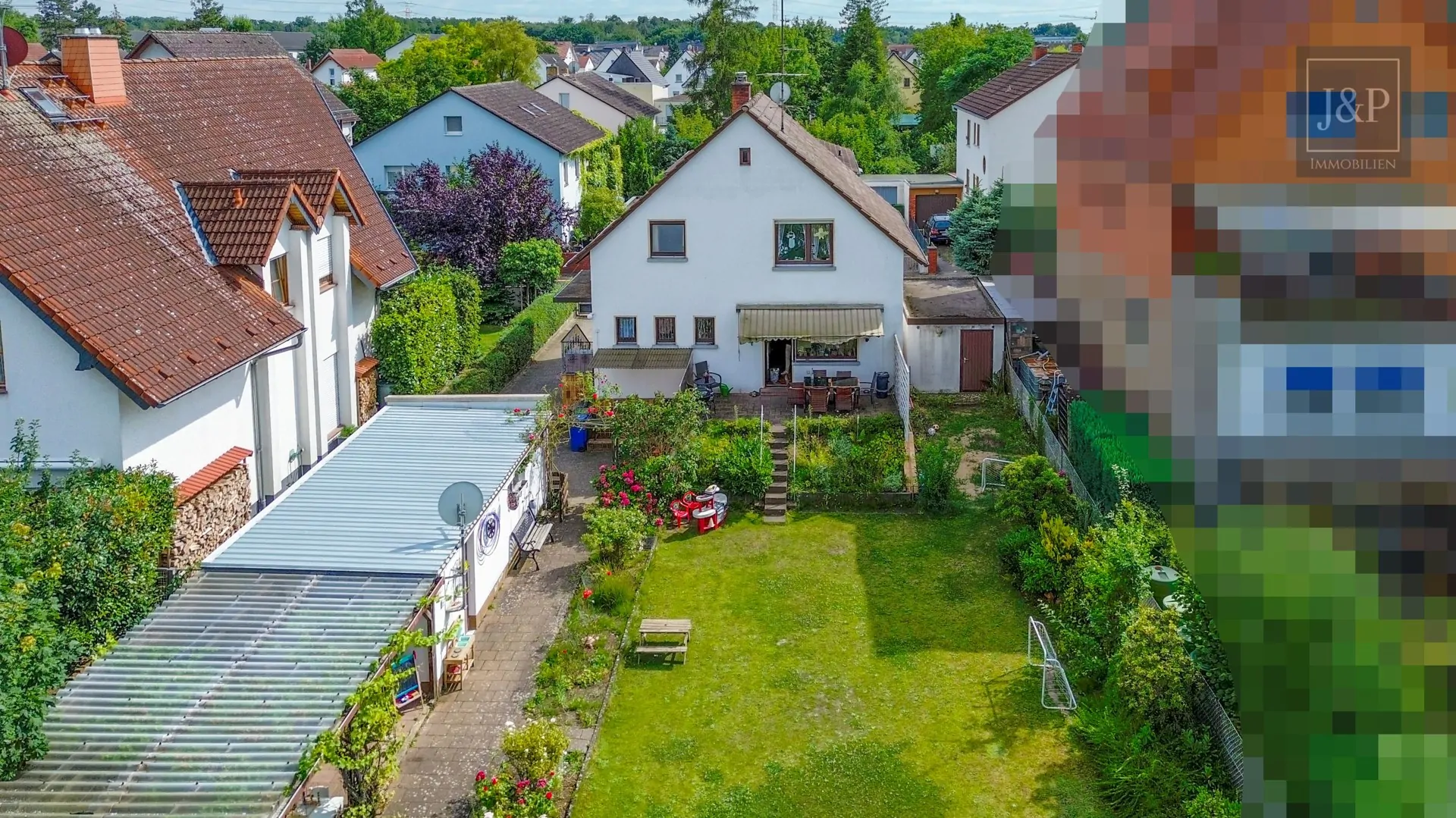 Einfamilienhaus mit großen Zimmern, Keller & großem Garten in guter Lage - Hinteransicht